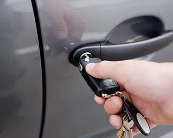 Loyal Locksmith Store  Phoenix, AZ 602-687-4459 - car-door-unlocking